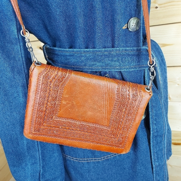 Handmade genuine leather tooled small crossbody crafted purse - Picture 3 of 8